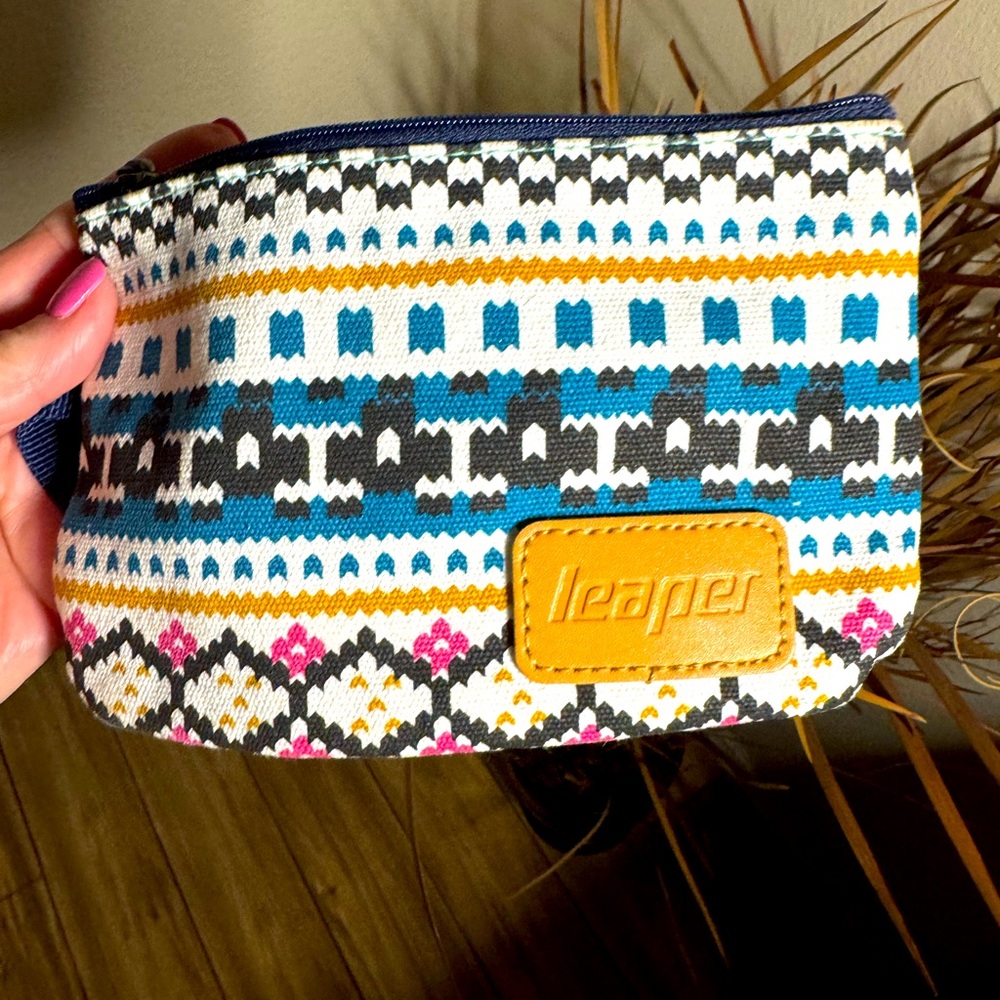 Leaper brand women's wristlet